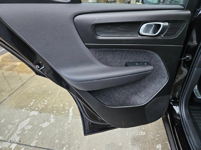 Used 2023 Volvo XC40 P8 Recharge Ultimate AWD/4WD image 16