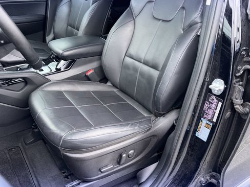 Used 2024 Kia Telluride EX w/ EX Captain's Chair Package FWD image 18