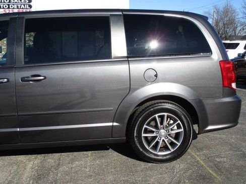 Used 2016 Dodge Grand Caravan SE image 5