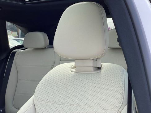 Used 2025 Mercedes-Benz GLC 350e GLC 350e image 23