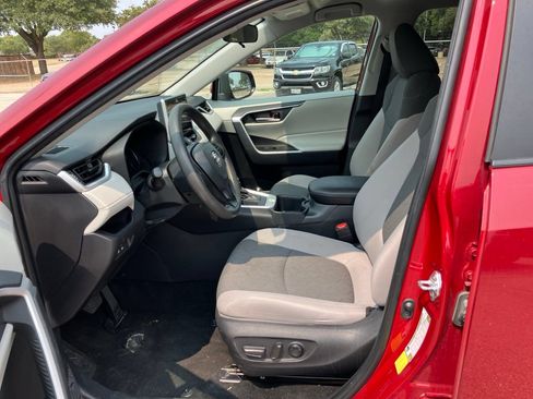 Used 2025 Toyota RAV4 XLE FWD image 7
