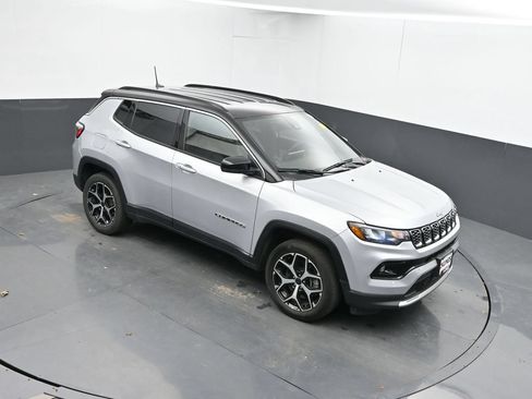 Used 2025 Jeep Compass Limited AWD/4WD image 38