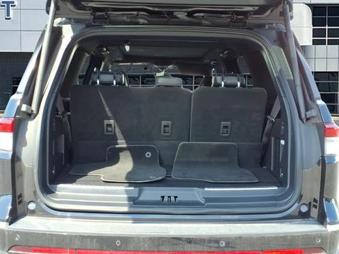 Used 2023 Lincoln Navigator Reserve AWD/4WD image 6