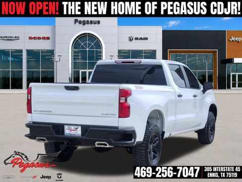 Used 2023 Chevrolet Silverado 1500 Custom Trail Boss AWD/4WD image 5