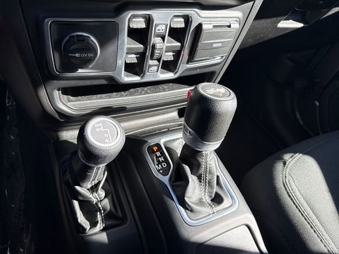 Used 2021 Jeep Wrangler Unlimited Sahara image 23