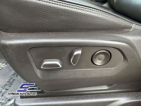 Used 2022 GMC Yukon XL Denali image 19