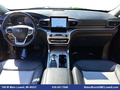 Used 2022 Ford Explorer XLT w/ XLT Sport Appearance Package image 9