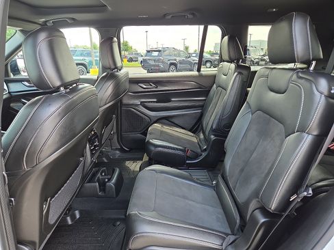 Used 2024 Jeep Grand Cherokee L Altitude AWD/4WD image 11