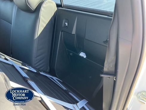 Used 2018 Toyota Tacoma TRD Sport w/ Technology Package image 19