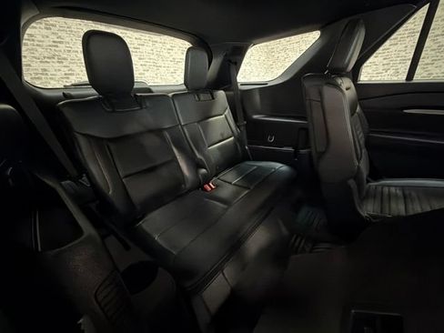 Used 2025 Ford Explorer ST-Line w/ Premium Package RWD image 13