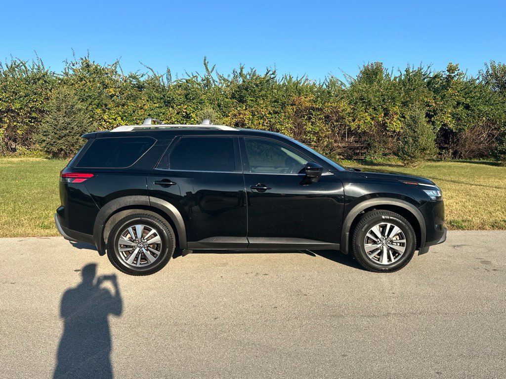 Used 2022 Nissan Pathfinder SL w/ Cargo Package FWD image 13