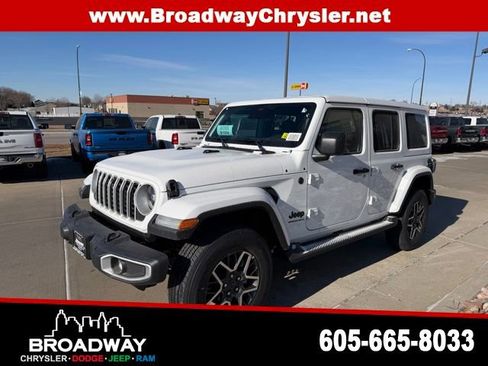 New 2026 Jeep Wrangler Unlimited Sahara AWD/4WD image 3