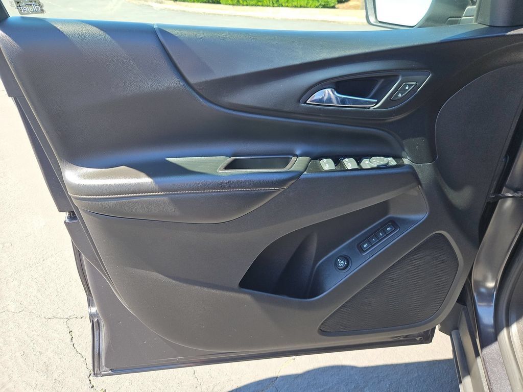 Used 2022 Chevrolet Equinox Premier AWD/4WD image 10