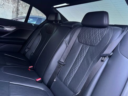 Used 2020 BMW 750i xDrive w/ M Sport Package AWD/4WD image 16
