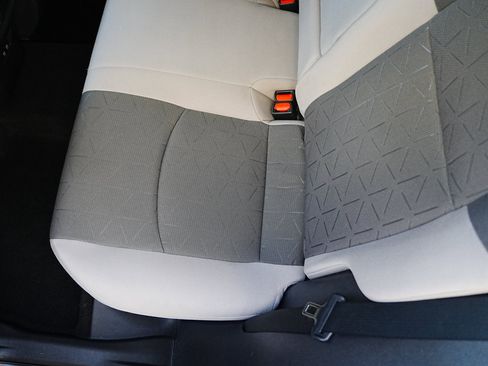 Used 2021 Toyota RAV4 XLE image 13