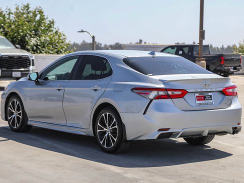 Used 2019 Toyota Camry SE FWD image 7