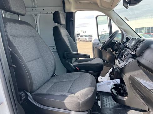 Used 2025 RAM ProMaster 2500 FWD image 12