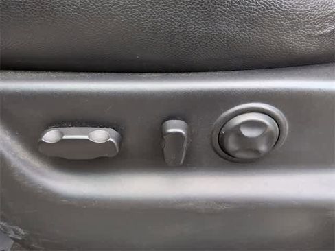 Used 2013 Chevrolet Avalanche LTZ image 17