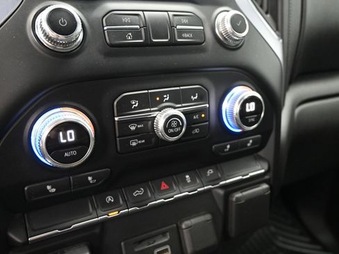Used 2019 GMC Sierra 1500 SLE w/ SLE Value Package AWD/4WD image 30