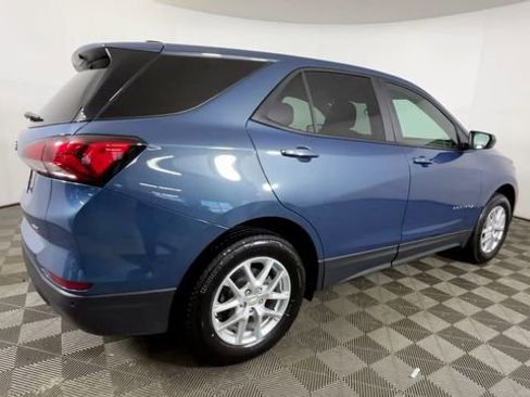 Used 2024 Chevrolet Equinox LS w/ LS Convenience Package AWD/4WD image 4