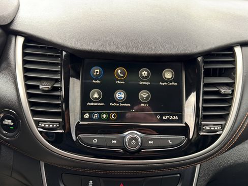 Used 2019 Chevrolet Trax LT w/ Sun & Sound Package FWD image 13