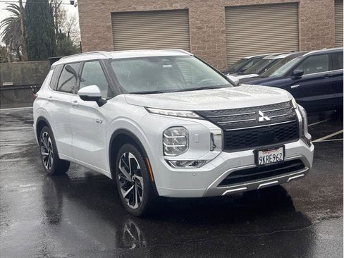 Used 2023 Mitsubishi Outlander SEL image 3