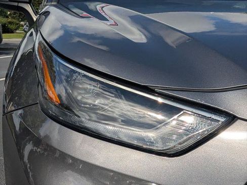 Certified 2024 Toyota Highlander XLE FWD image 12