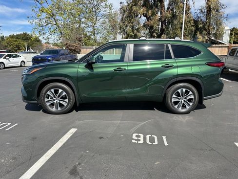 Certified 2023 Toyota Highlander XLE image 2
