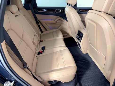Certified 2023 Porsche Cayenne AWD/4WD image 29