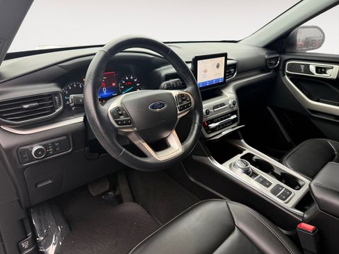 Certified 2022 Ford Explorer XLT w/ Equipment Group 202A image 15