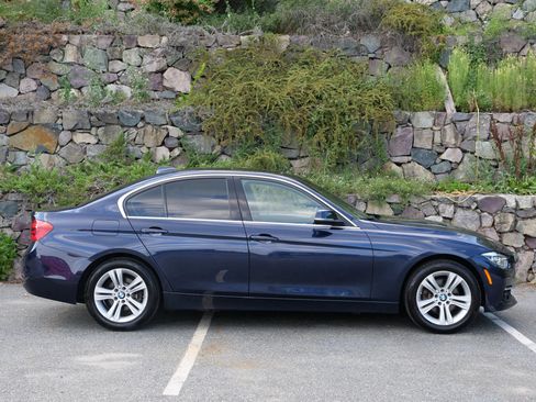 Used 2017 BMW 330i xDrive Sedan w/ Premium Package AWD/4WD image 8