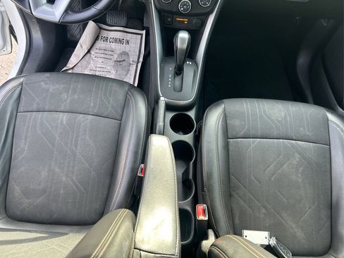 Used 2019 Chevrolet Trax LT w/ LT Convenience Package AWD/4WD image 12