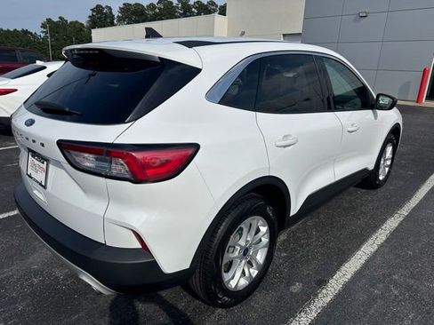 Used 2022 Ford Escape SE w/ Convenience Package FWD image 3
