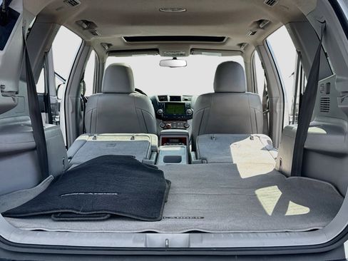Used 2012 Toyota Highlander Limited w/ Tow Pkg AWD/4WD image 24