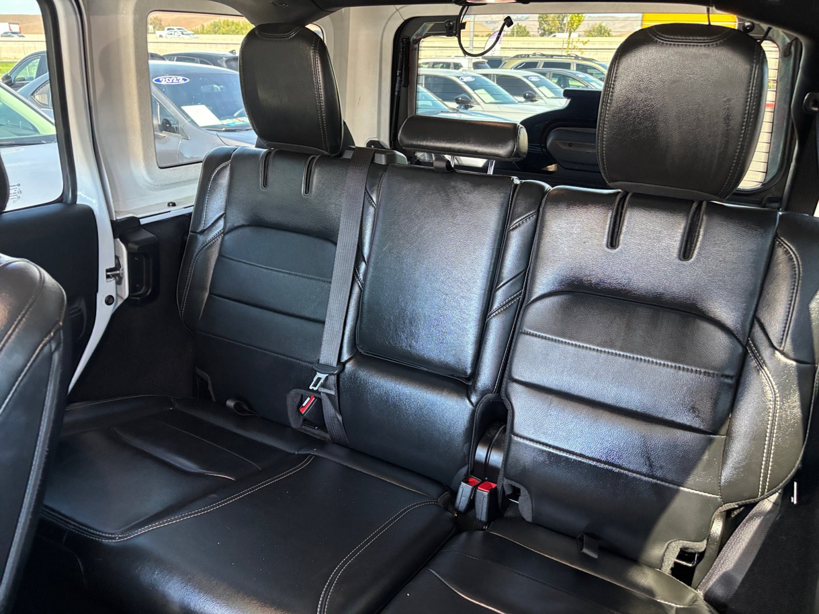 Used 2022 Jeep Wrangler Unlimited Sahara AWD/4WD image 17