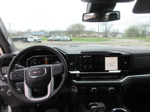 New 2026 GMC Sierra 1500 SLT image 14