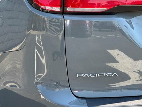 Used 2022 Chrysler Pacifica Touring-L FWD image 24