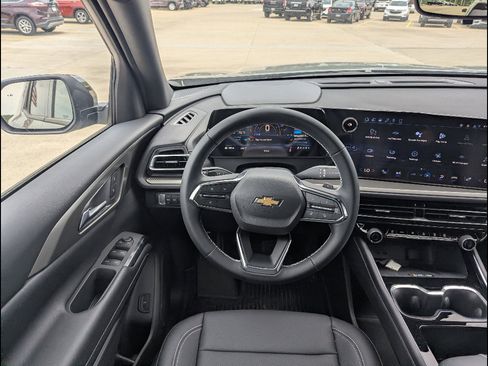 New 2026 Chevrolet Traverse LT w/ Driver Confidence Package AWD/4WD image 3