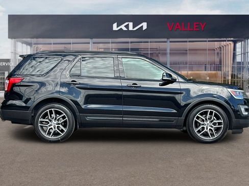 Used 2017 Ford Explorer Sport w/ Equipment Group 401A AWD/4WD image 3