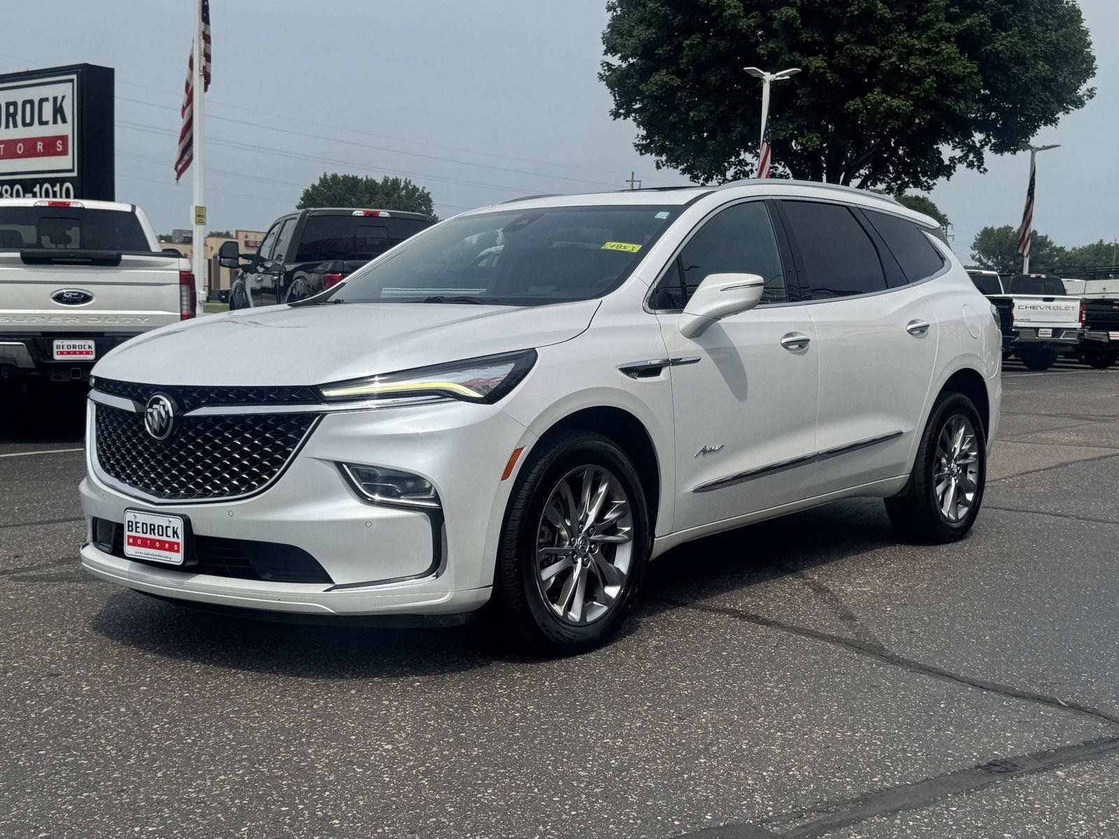 Used 2023 Buick Enclave Avenir w/ Avenir Technology Package AWD/4WD image 3