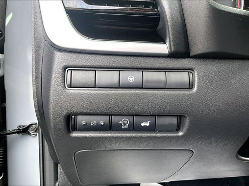 Used 2023 Nissan Rogue SL AWD/4WD image 38