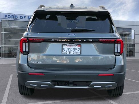 Used 2025 Ford Explorer Active w/ Active Comfort Package image 6