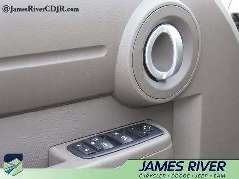 Used 2008 Dodge Nitro SXT image 21