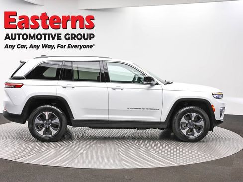 Used 2022 Jeep Grand Cherokee Limited 4xe w/ Luxury Tech Group II AWD/4WD image 4