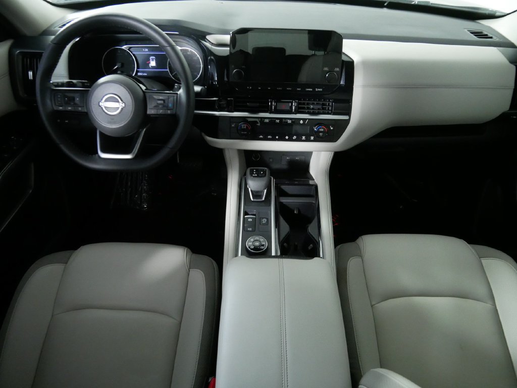 Used 2025 Nissan Pathfinder SL AWD/4WD image 19