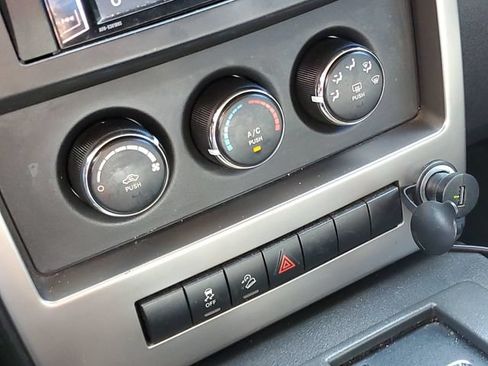 Used 2012 Jeep Liberty Sport AWD/4WD image 15