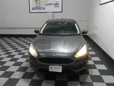 Used 2018 Ford Focus SE FWD image 3