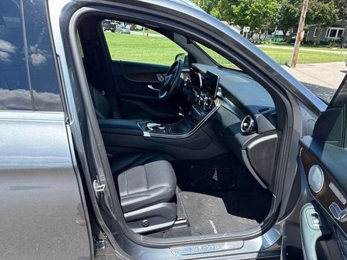 Used 2019 Mercedes-Benz GLC 300 4MATIC image 5