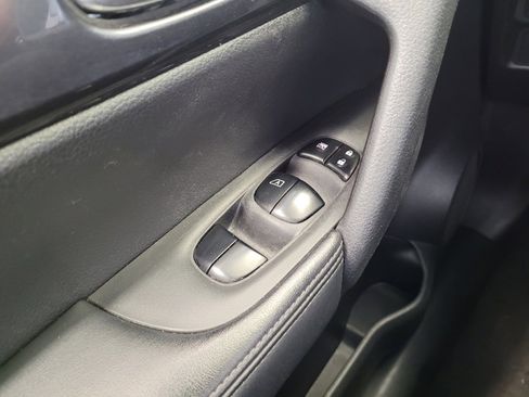 Used 2019 Nissan Rogue SV FWD image 27