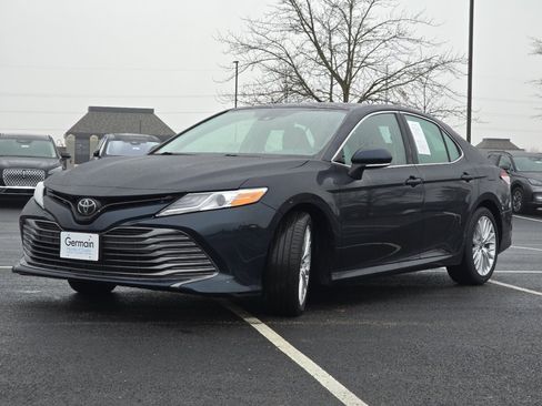 Used 2020 Toyota Camry XLE image 14